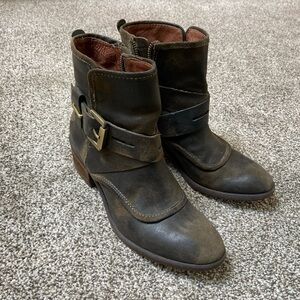Size 6.5 Donald J. Pliner boots
